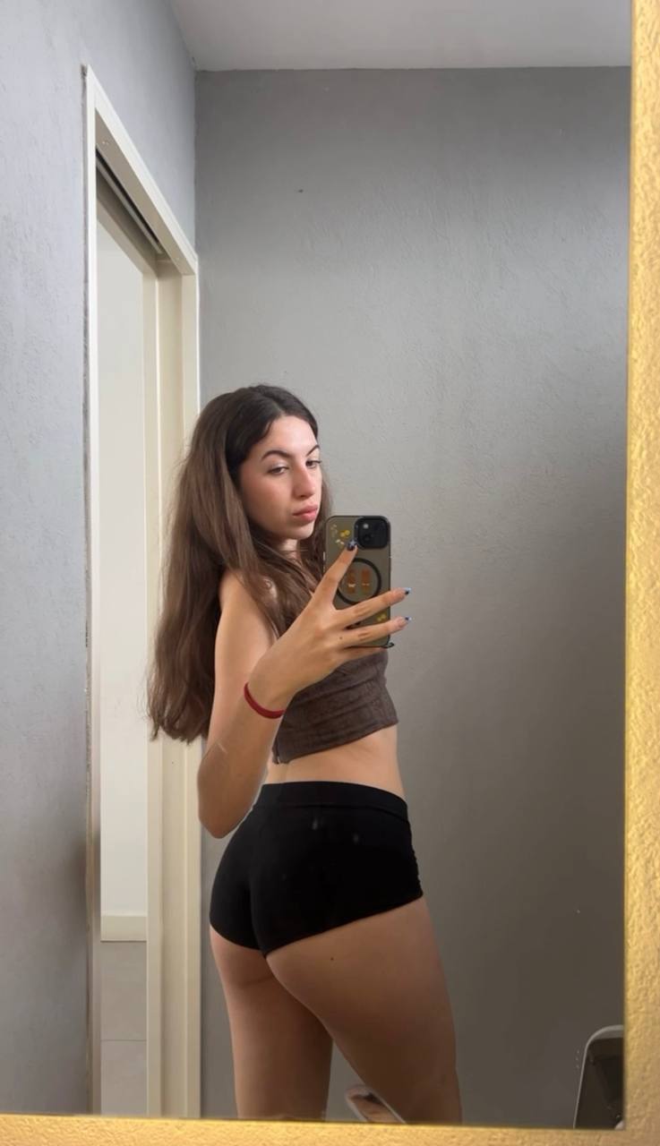 Amber in her underwear in Delhi