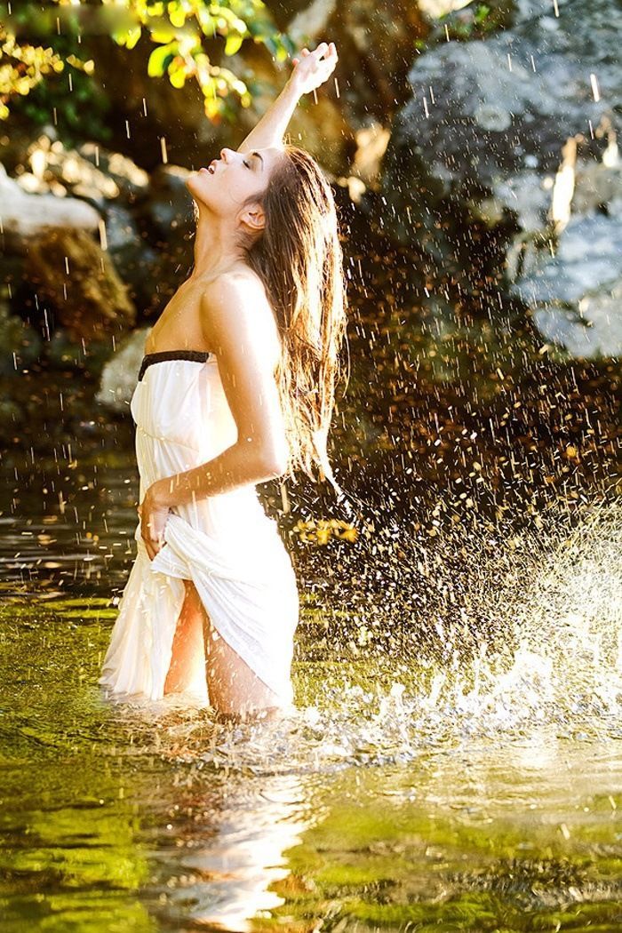 Marie Avgeropoulos in Delhi