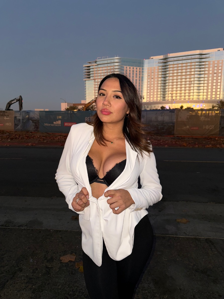 Take a pause and enjoy Ali Cruz — streaming from Delhi