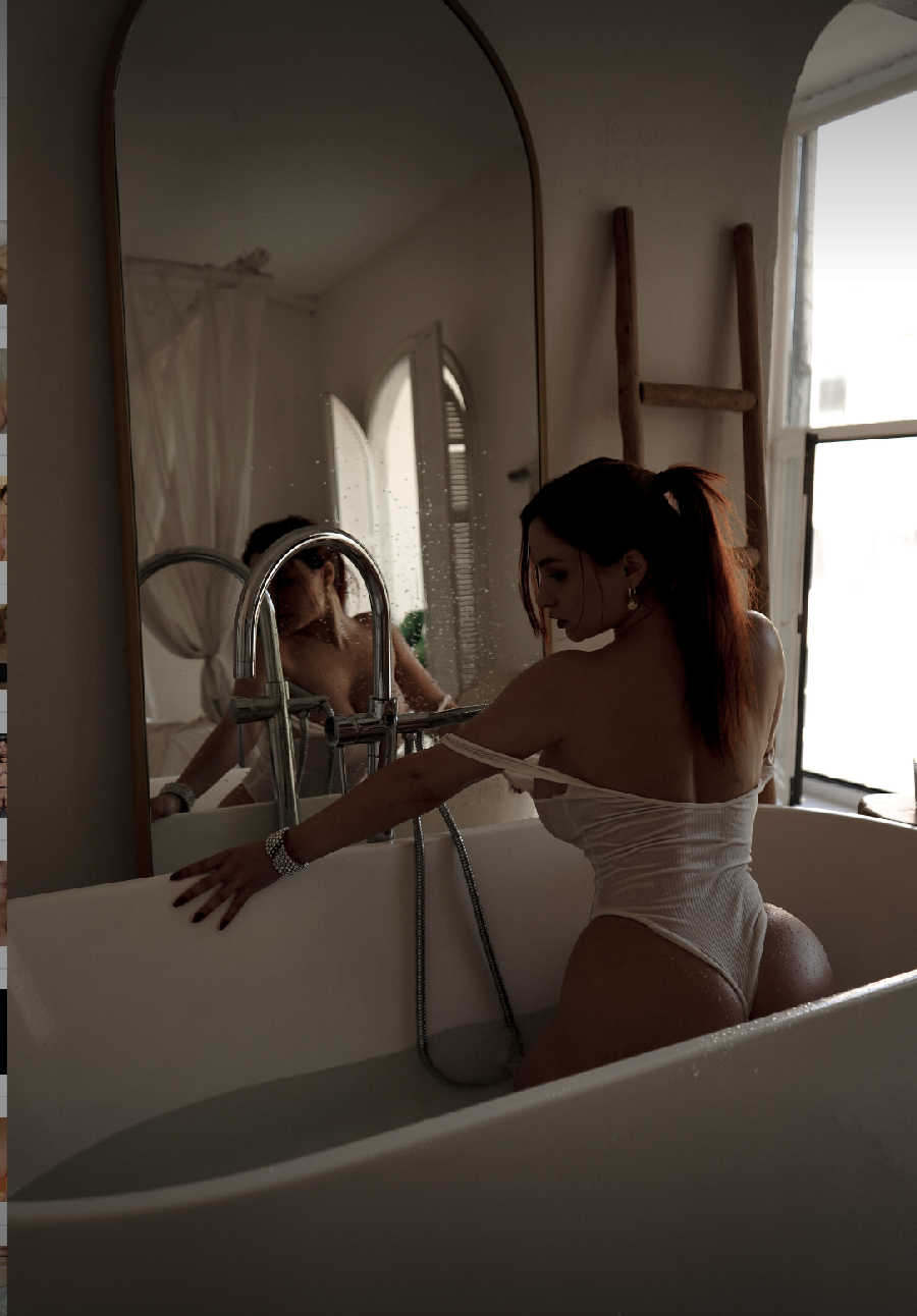 A playful frame from Miranda Faith nude — online in Delhi