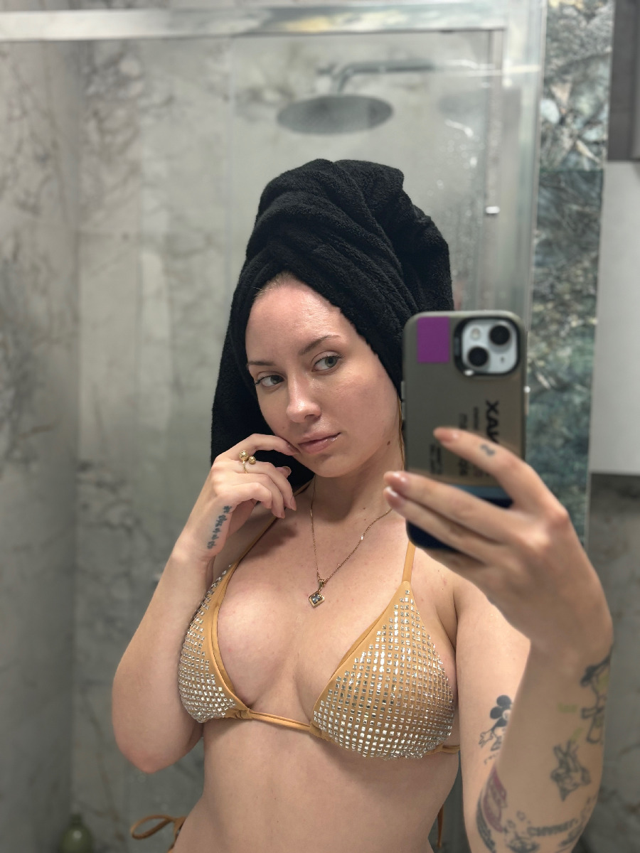 Nude girl KateV in Delhi