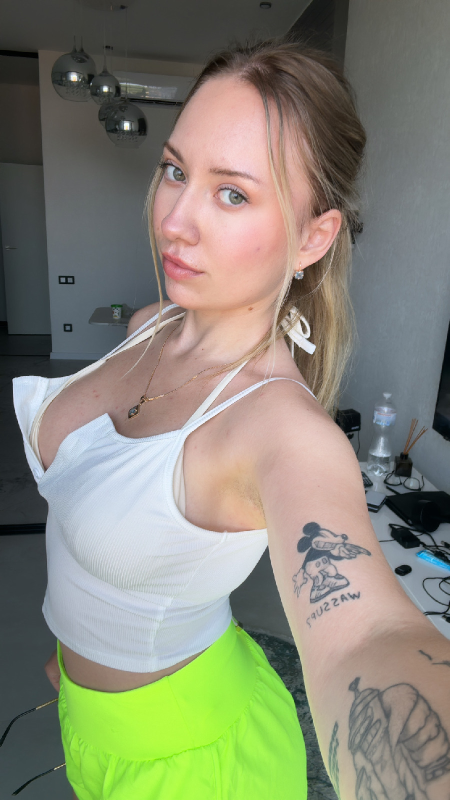 KateV in her underwear in Delhi