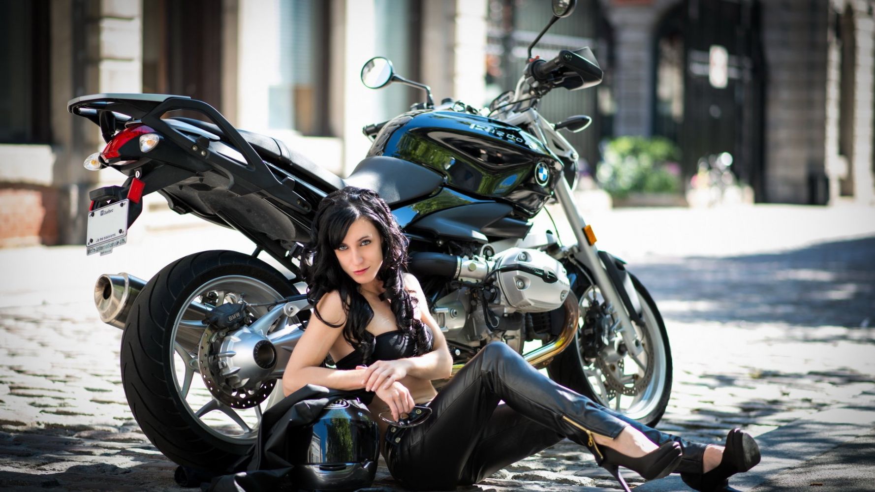 Fresh photos, fresh mood — European women on bikes online in Delhi