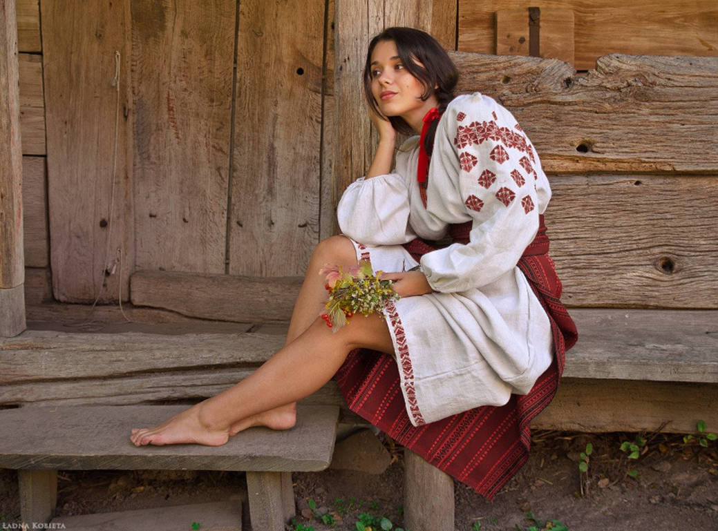 Fresh photos, fresh mood — Women in Slavic costumes online in Delhi