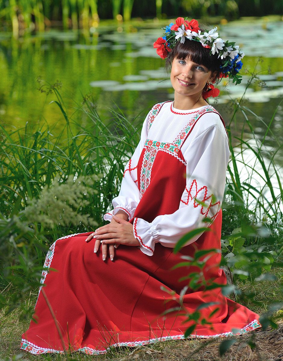 Beautiful girl Girls in Slavic costumes in Delhi