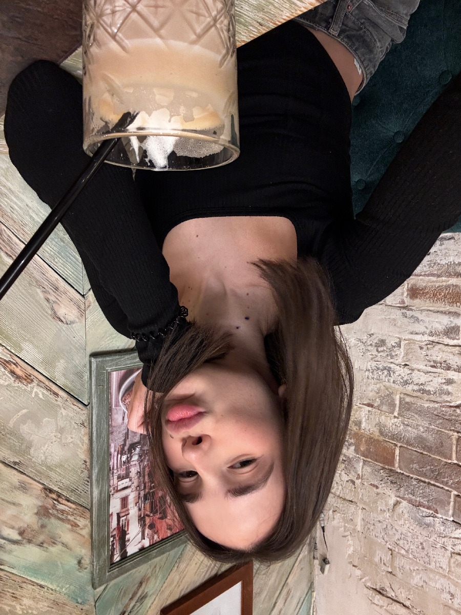 Fresh photos, fresh mood — Tina online in Delhi